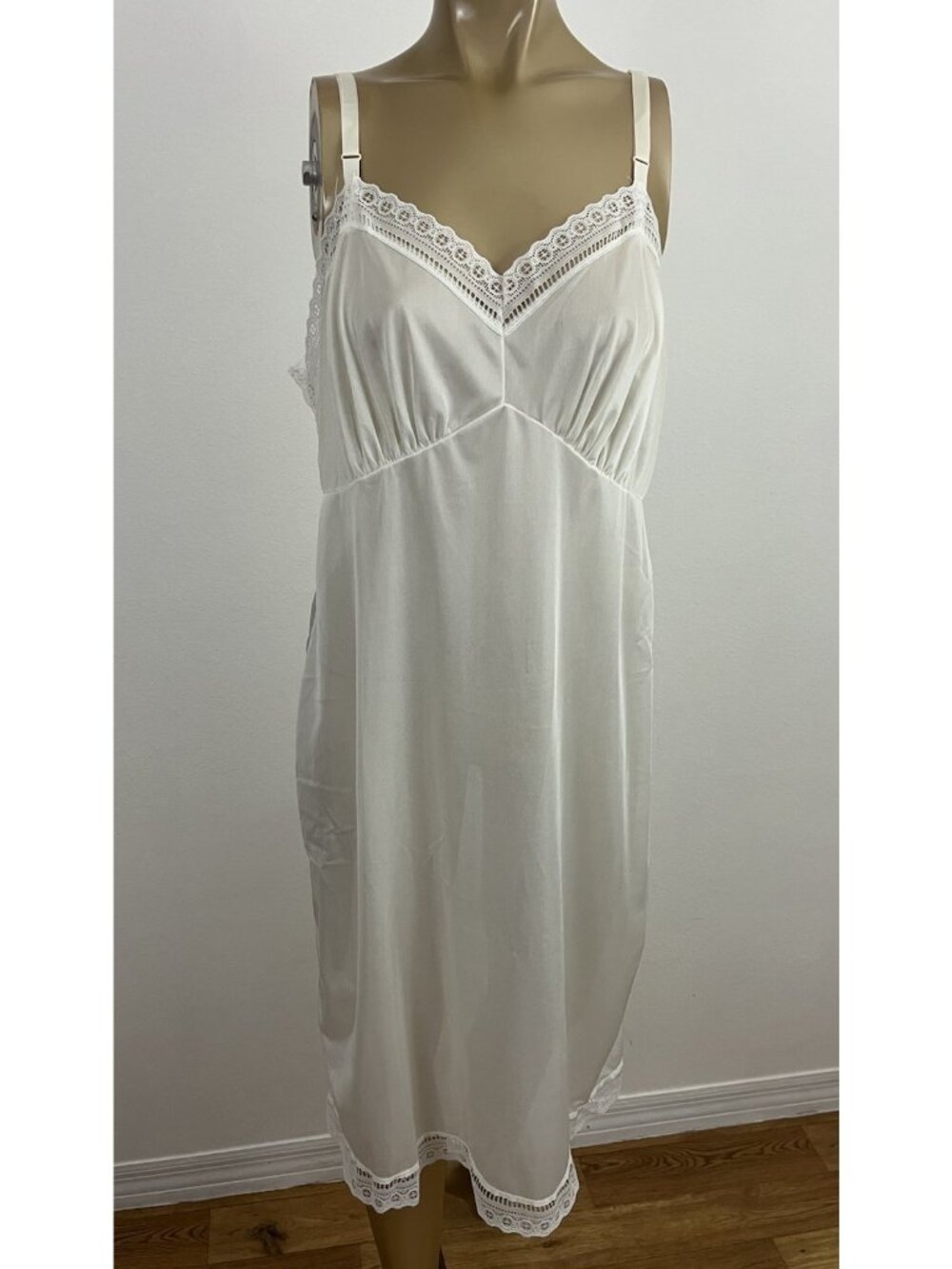 Vintage Berkliff Women's 44 Full Slip 100% Bright Nylon White Adj Strap